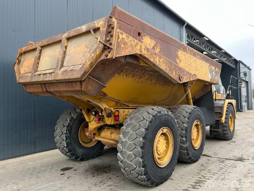 CAT 730 Зчленовані самоскиди