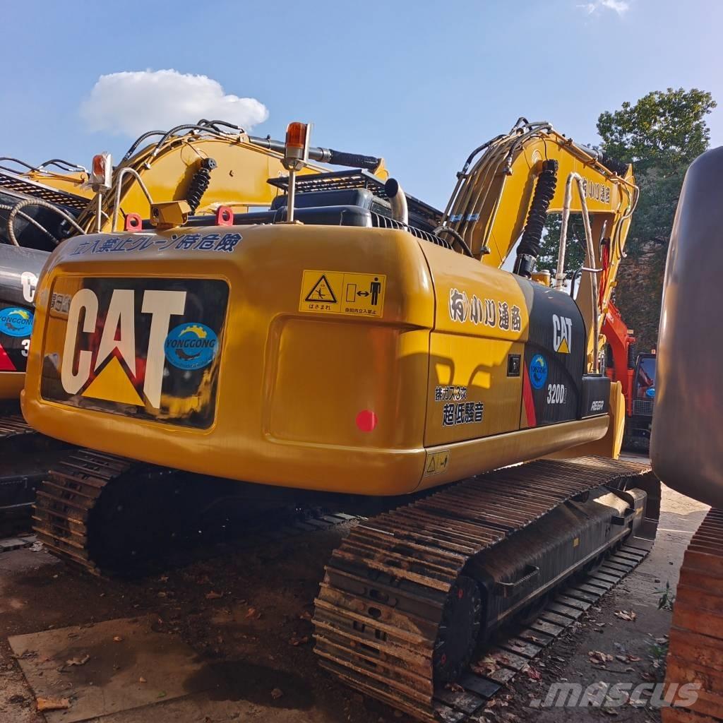 CAT 320DL Гусеничні екскаватори