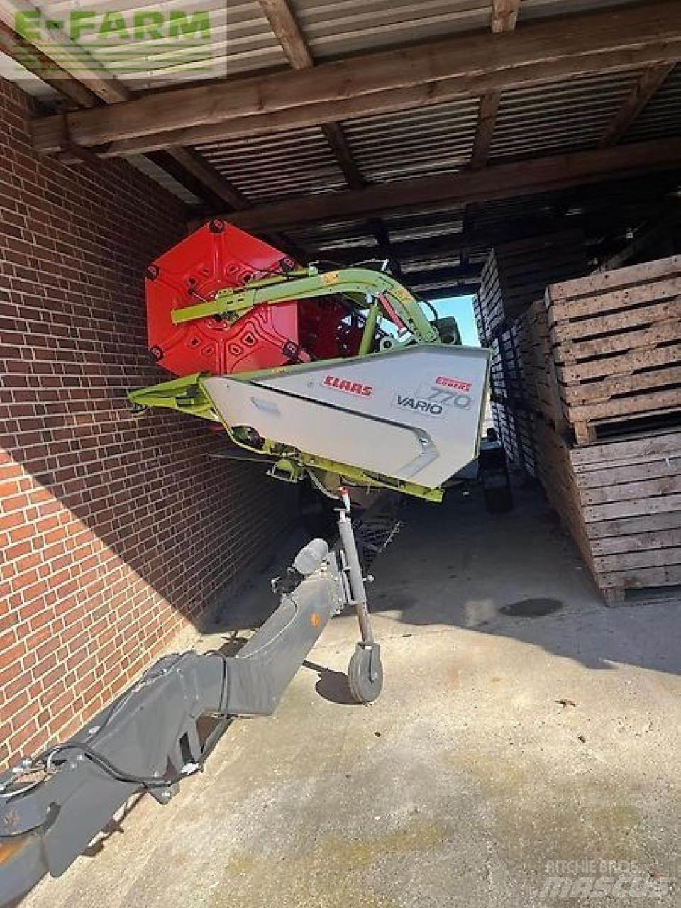 CLAAS trion 730 Зернозбиральні комбайни