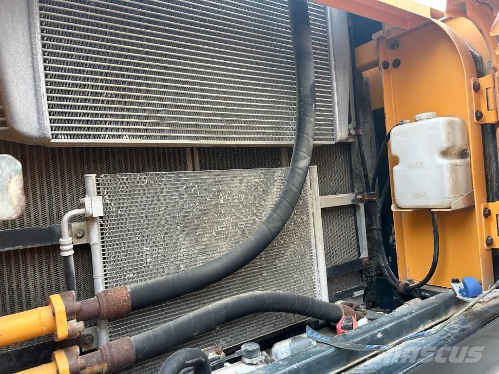 Hyundai R320 LC-9 Гусеничні екскаватори