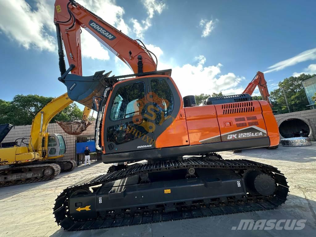 Doosan DX 225 LCA Гусеничні екскаватори