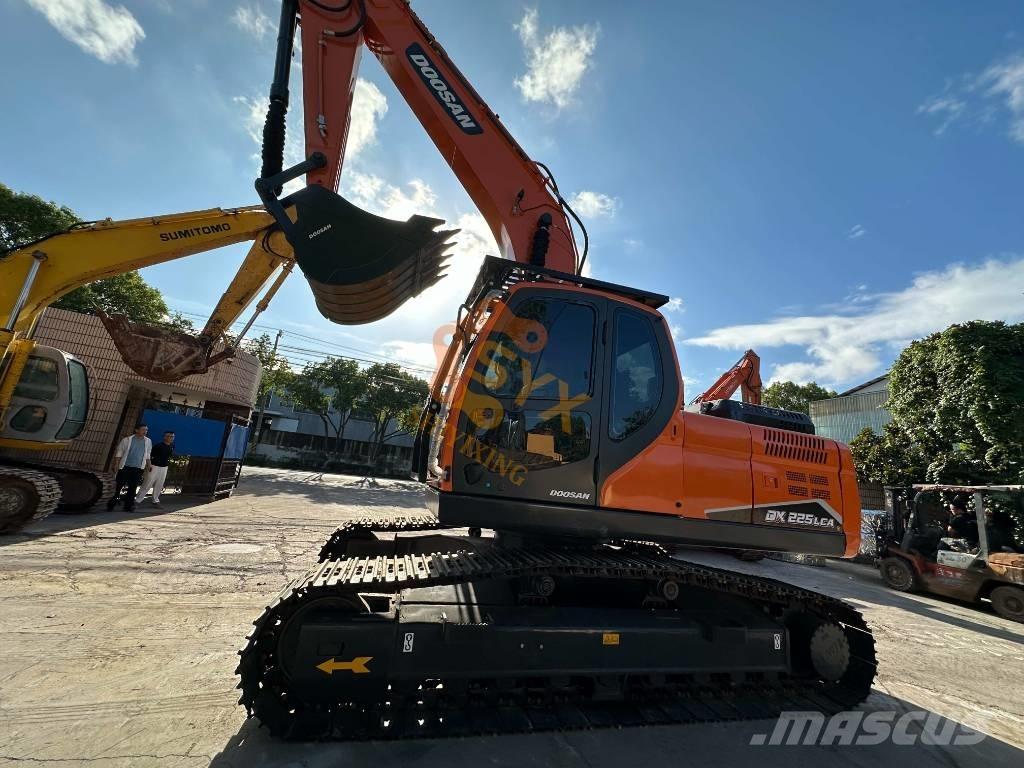 Doosan DX 225 LCA Гусеничні екскаватори