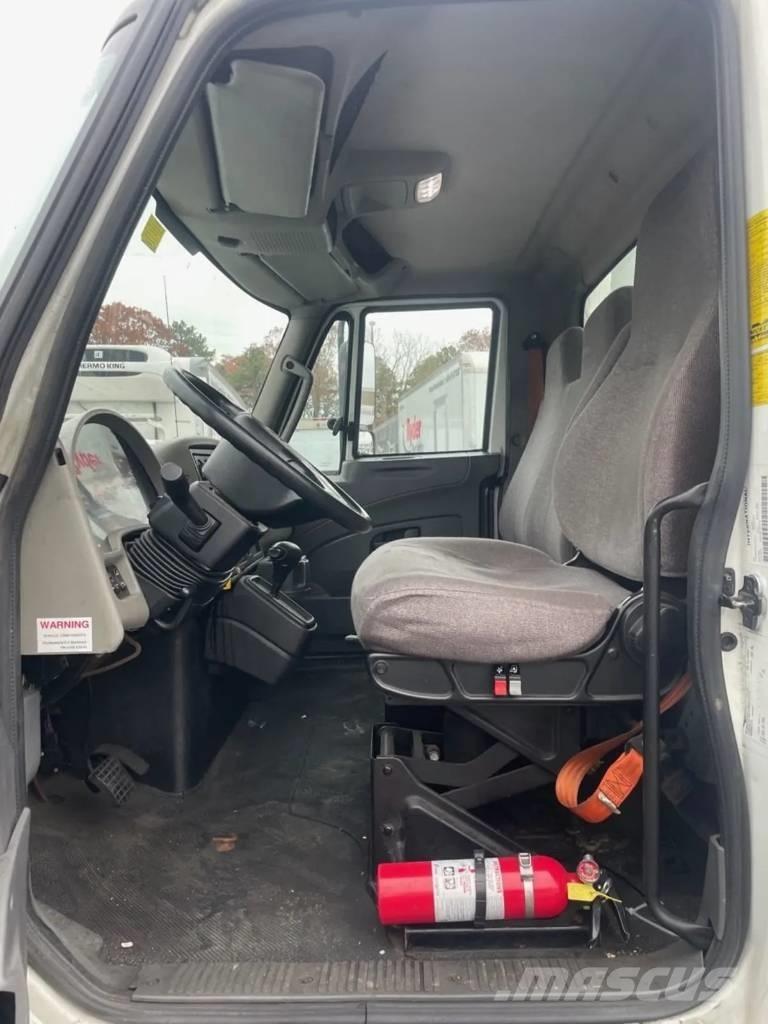 International 4300 Вантажівки для доставки напоїв