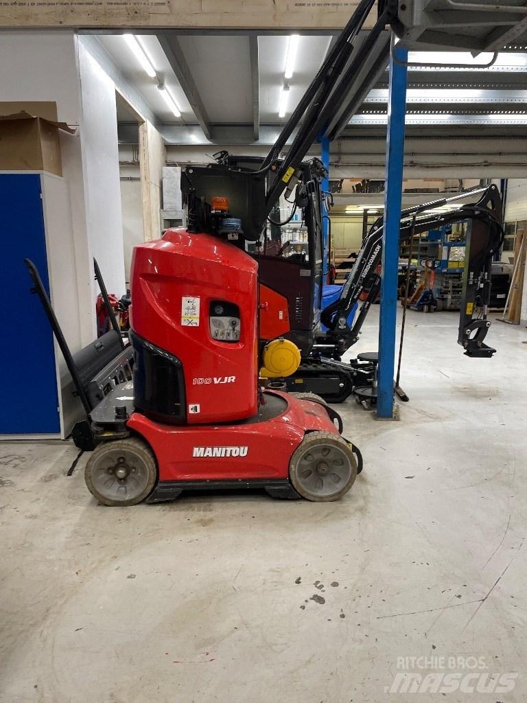 Manitou 100 VJR Вертикальні щоглові підйомники