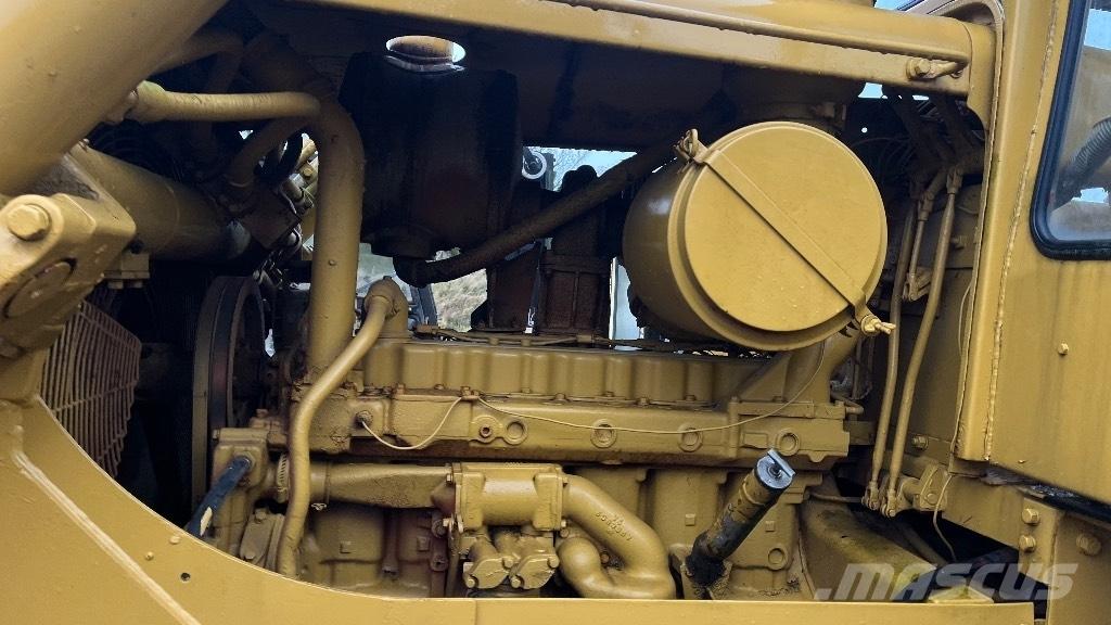 CAT D7 with ripper Гусеничні бульдозери