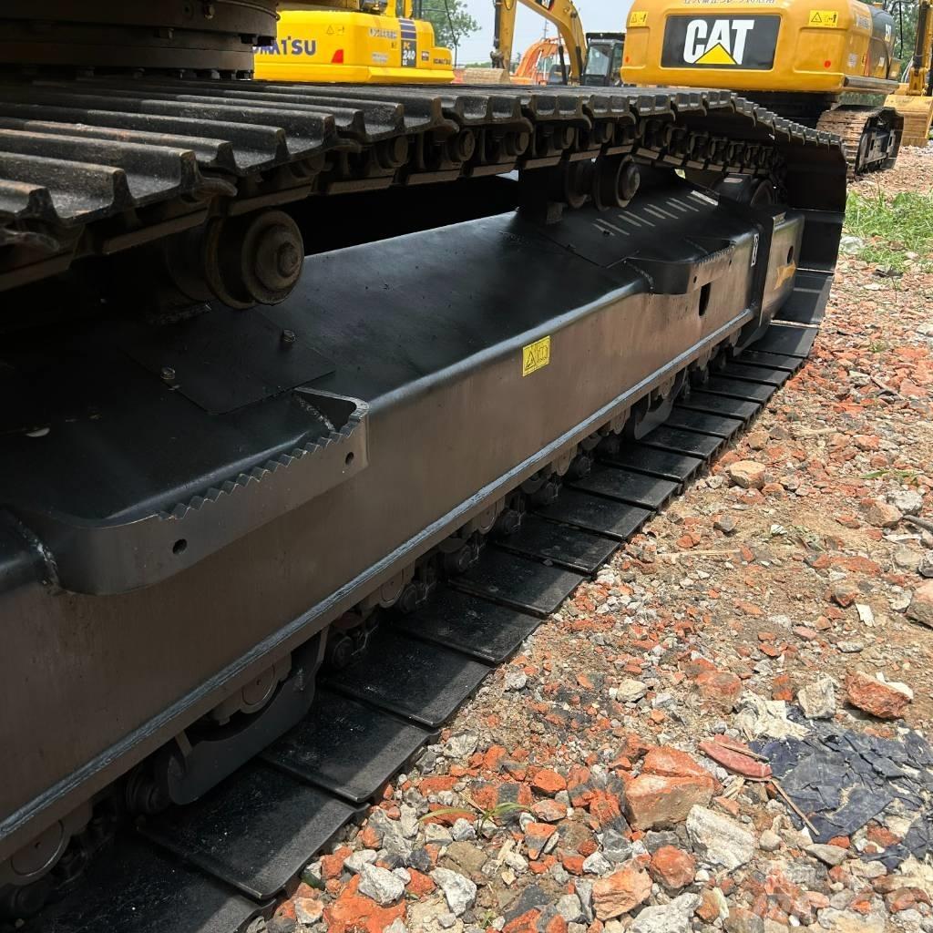Komatsu 240-8 Гусеничні екскаватори