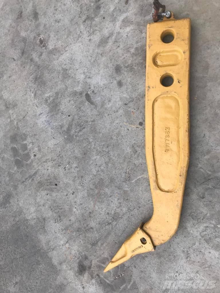 Komatsu D65 Shank Скарифікатори