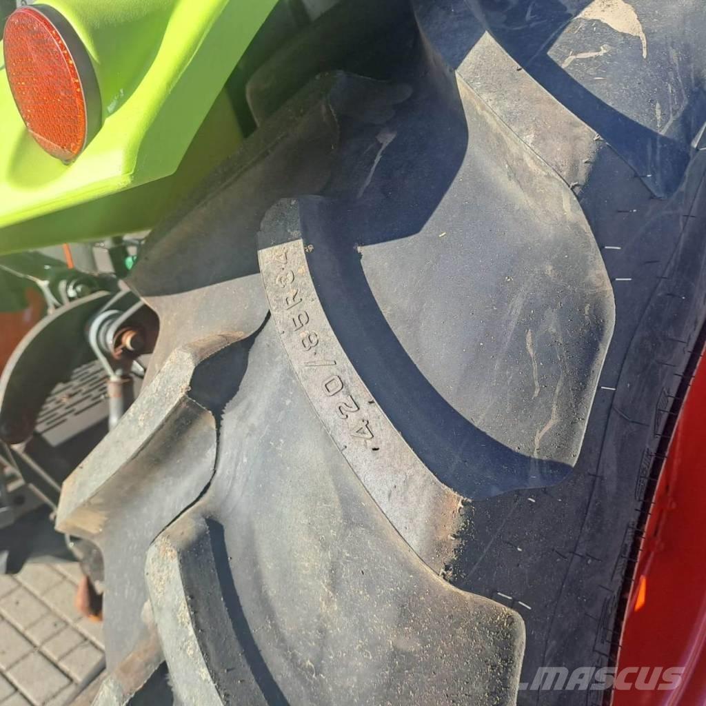 CLAAS Axos 330 Трактори