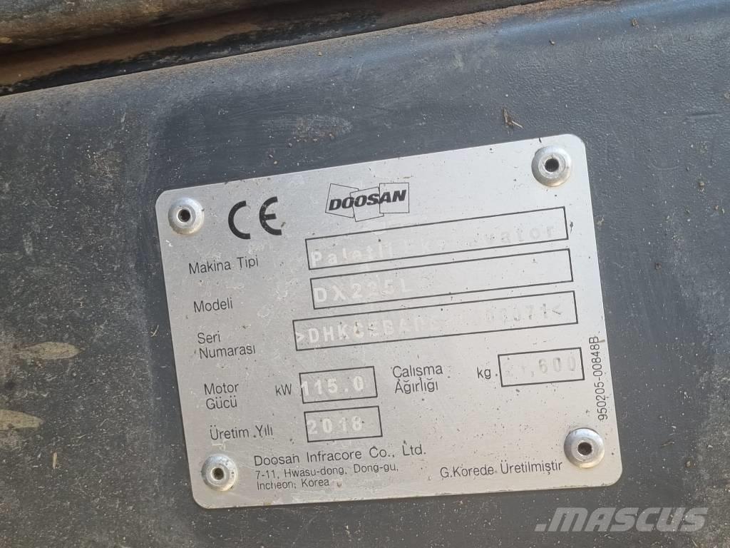 Doosan DX 225 Гусеничні екскаватори
