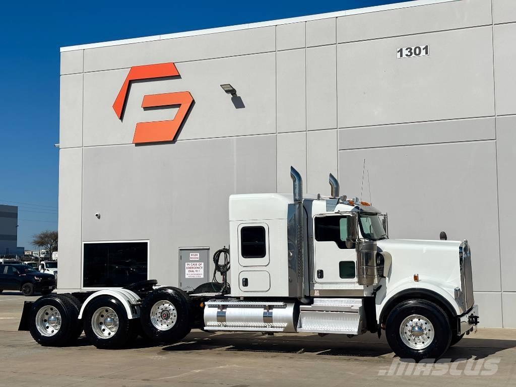Kenworth W 900 Тягачі