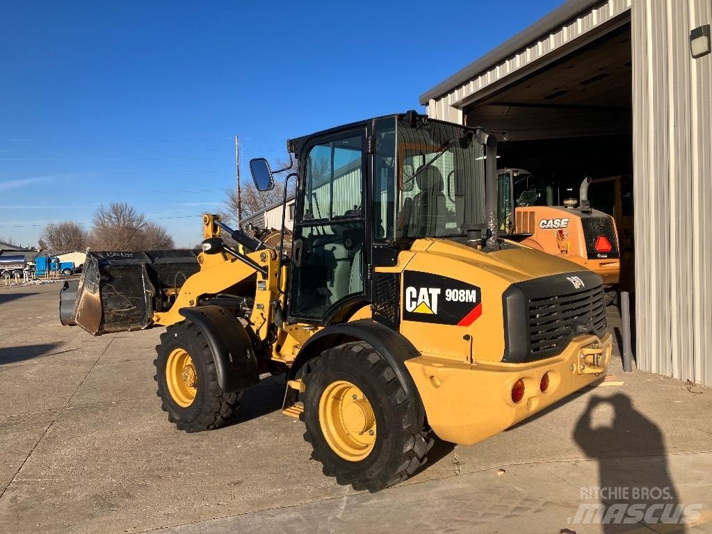 CAT 908m Фронтальні навантажувачі