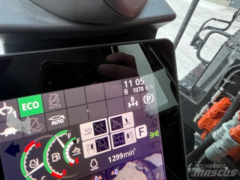 Hitachi ZX 135 W-7 Колісні екскаватори