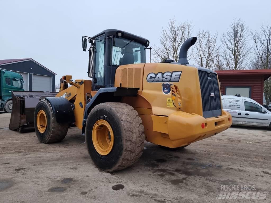 CASE 821 F Фронтальні навантажувачі