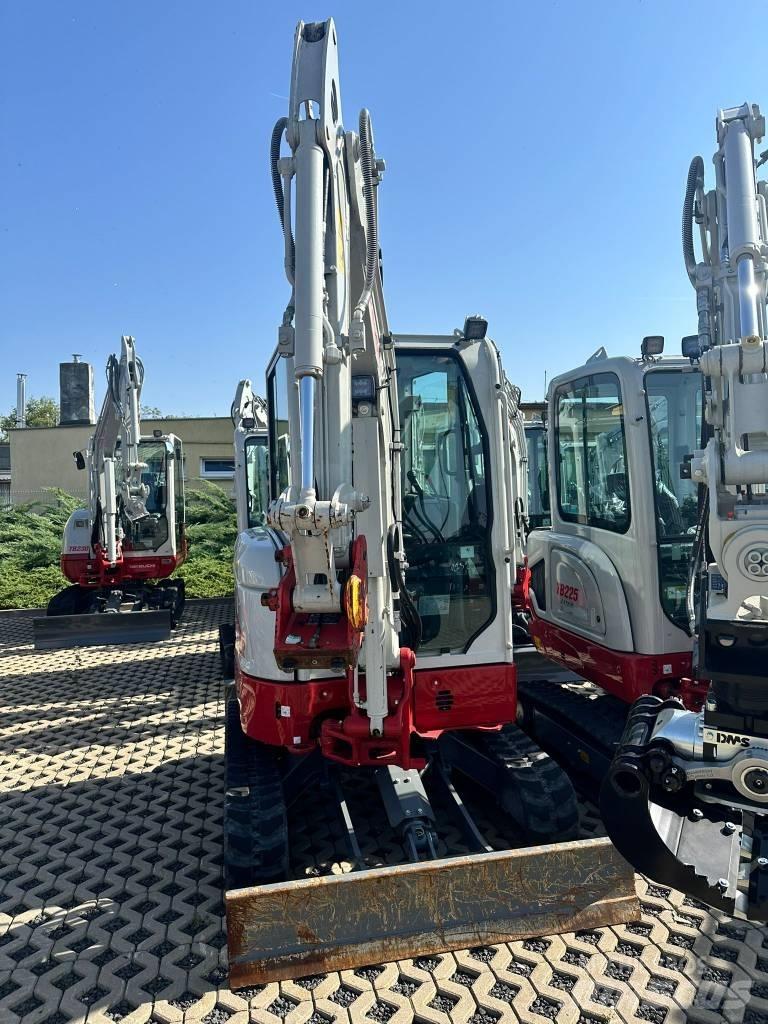 Takeuchi TB325R V1 Міні-екскаватори < 7т