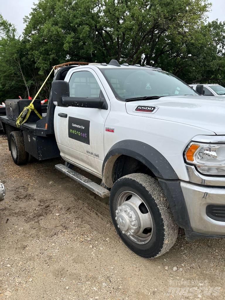 RAM 5500 Вантажівки-платформи/бокове розвантаження