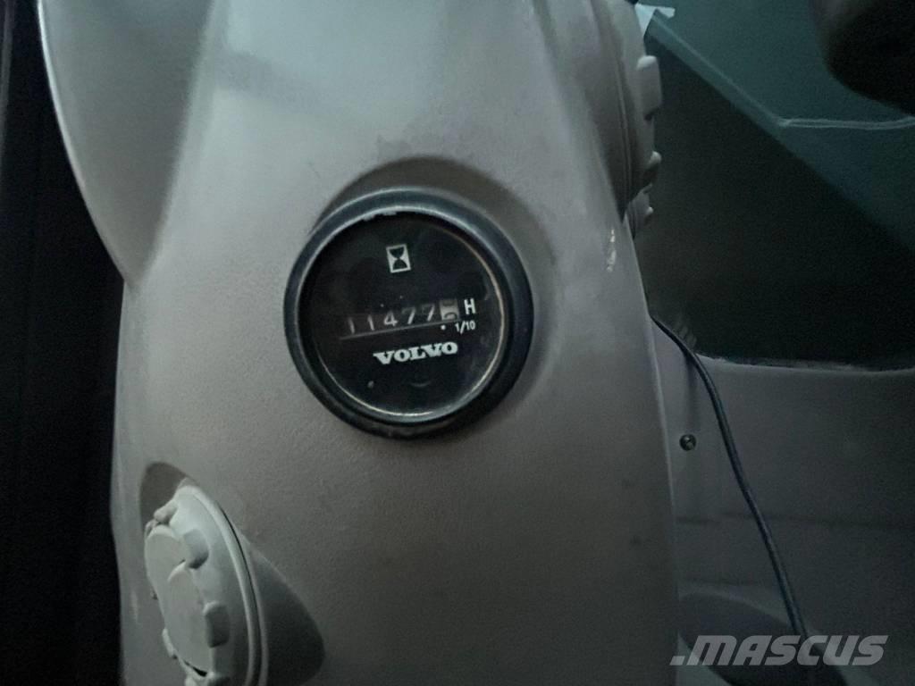 Volvo ECR 235 Гусеничні екскаватори