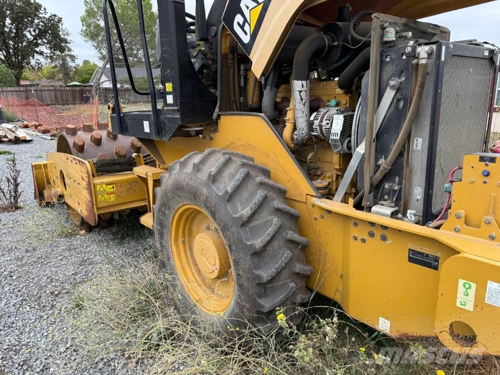 CAT CP 44 Грунтові котки