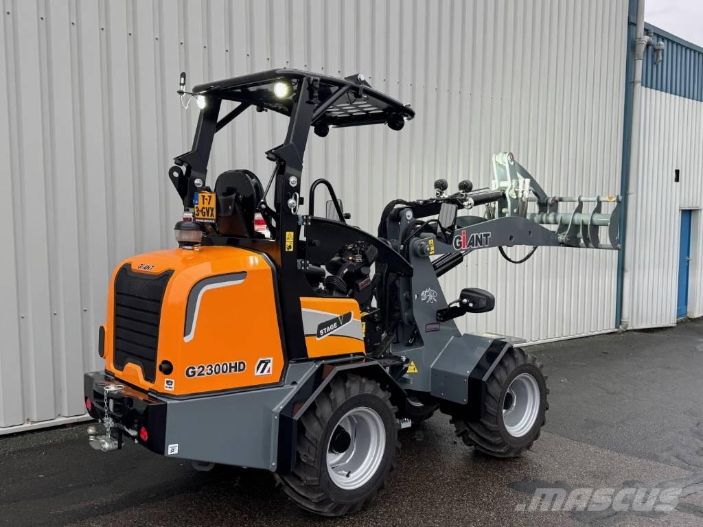 GiANT G 2300 HD Фронтальні навантажувачі