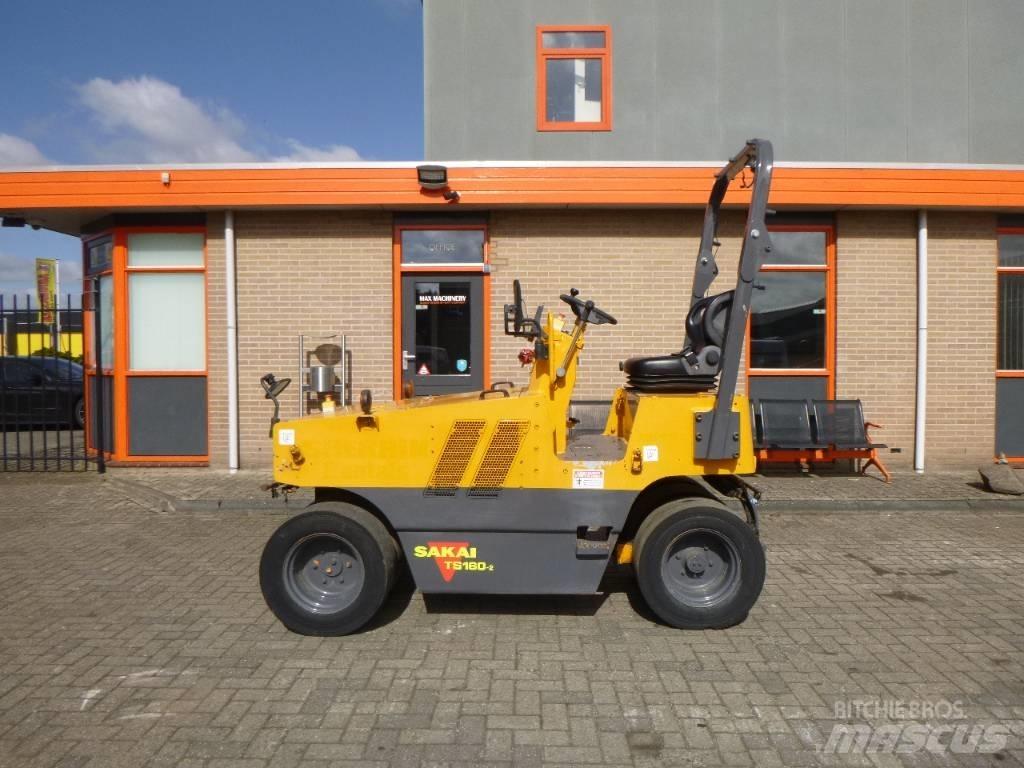 Sakai TS160-2 Пневматичні катки