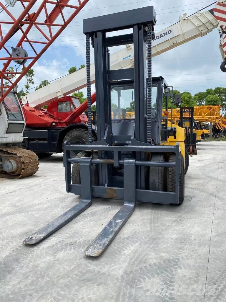 Komatsu FD 160 Дизельні навантажувачі