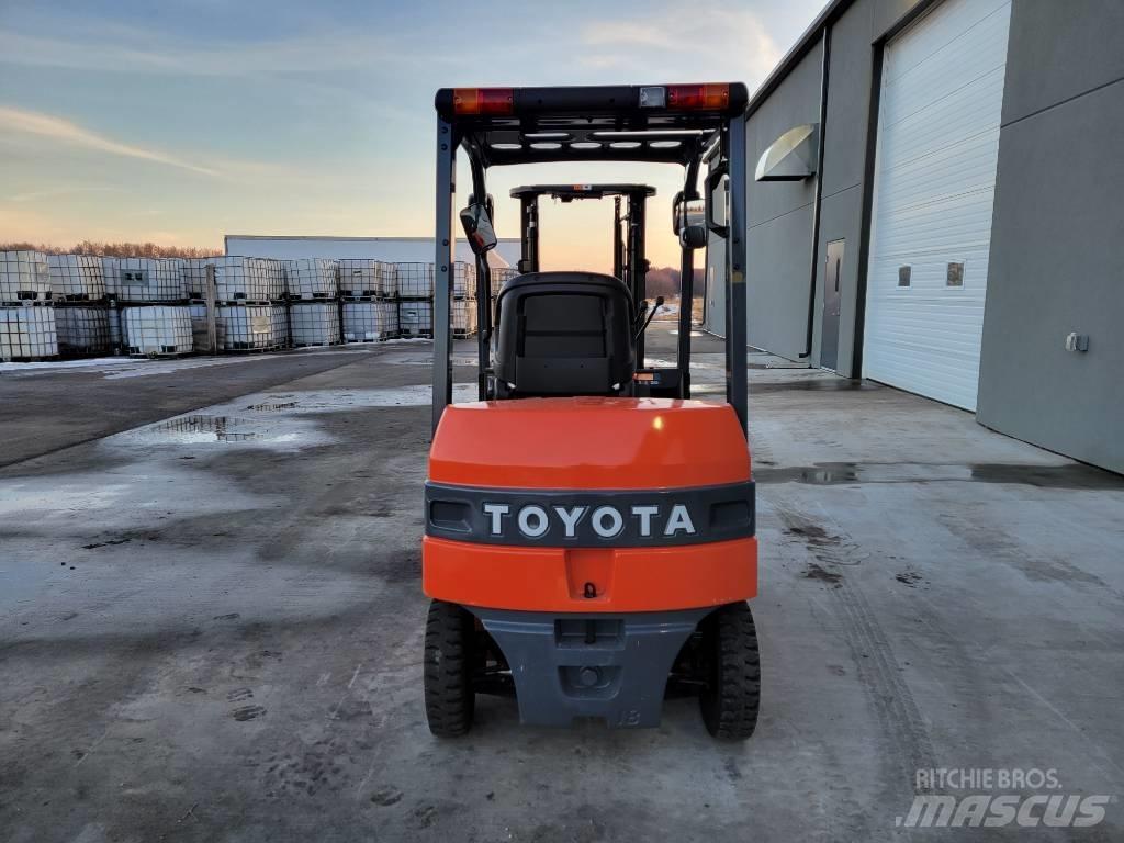 Toyota 8FB25 Електронавантажувачі