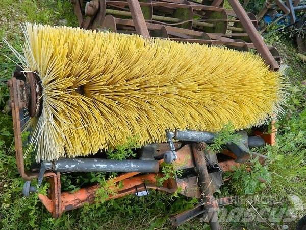  Traktora birste Підмітальні машини