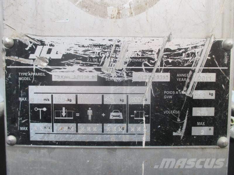 JLG Toucan Junior 8 Вертикальні щоглові підйомники