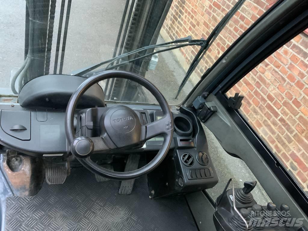 Toyota 02-8 FD F 30 Дизельні навантажувачі