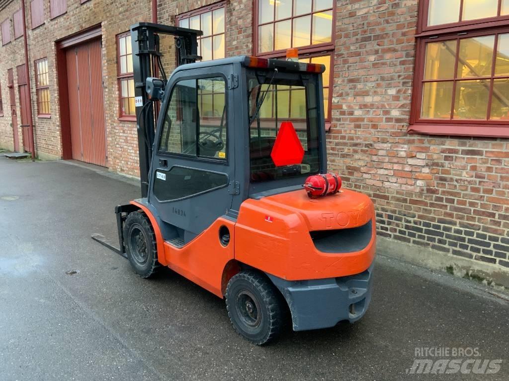 Toyota 02-8 FD F 30 Дизельні навантажувачі