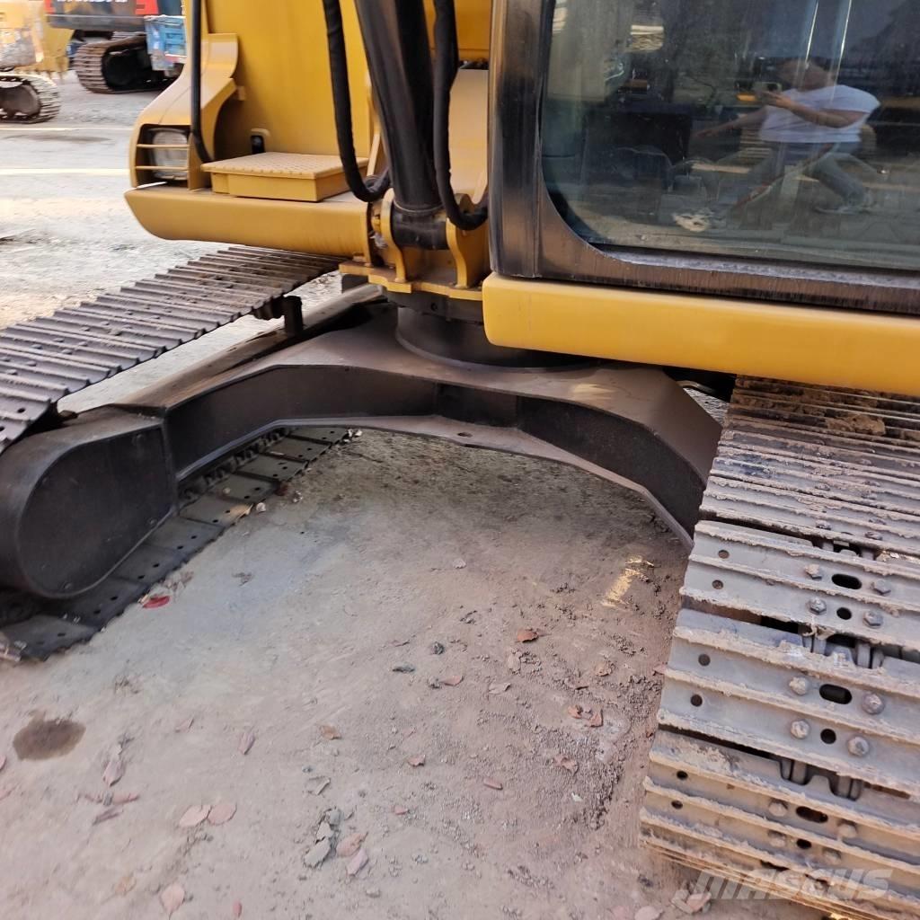 CAT 307 D Середні екскаватори 7т. - 12т.