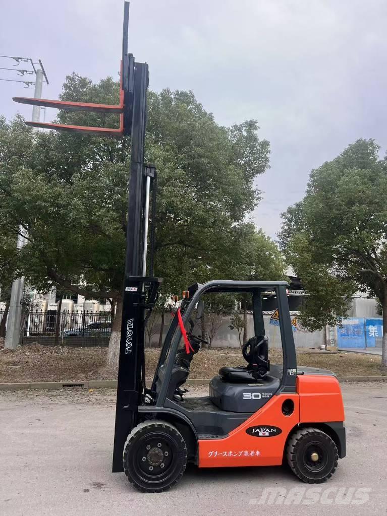 Toyota 3t Дизельні навантажувачі