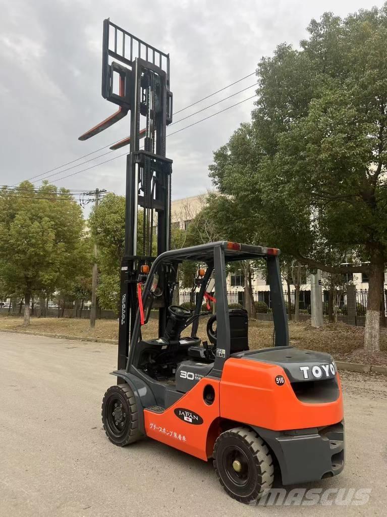 Toyota 3t Дизельні навантажувачі
