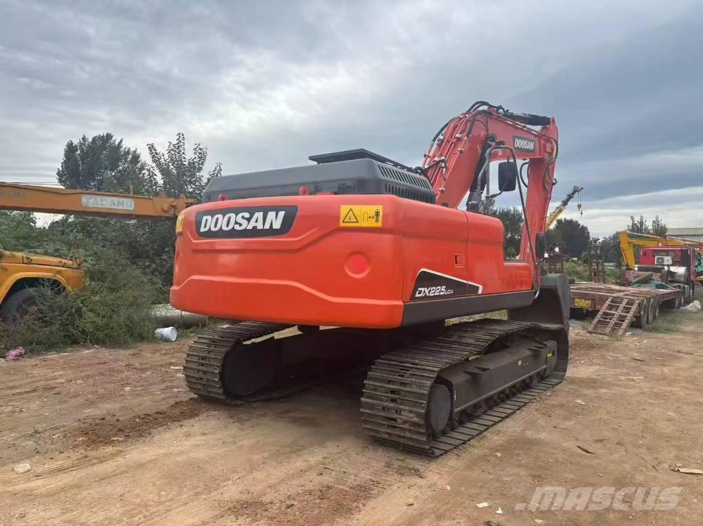 Doosan DX 225 Гусеничні екскаватори