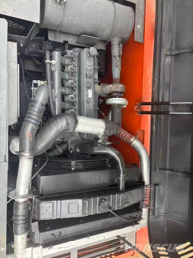 Doosan DX 225 Гусеничні екскаватори