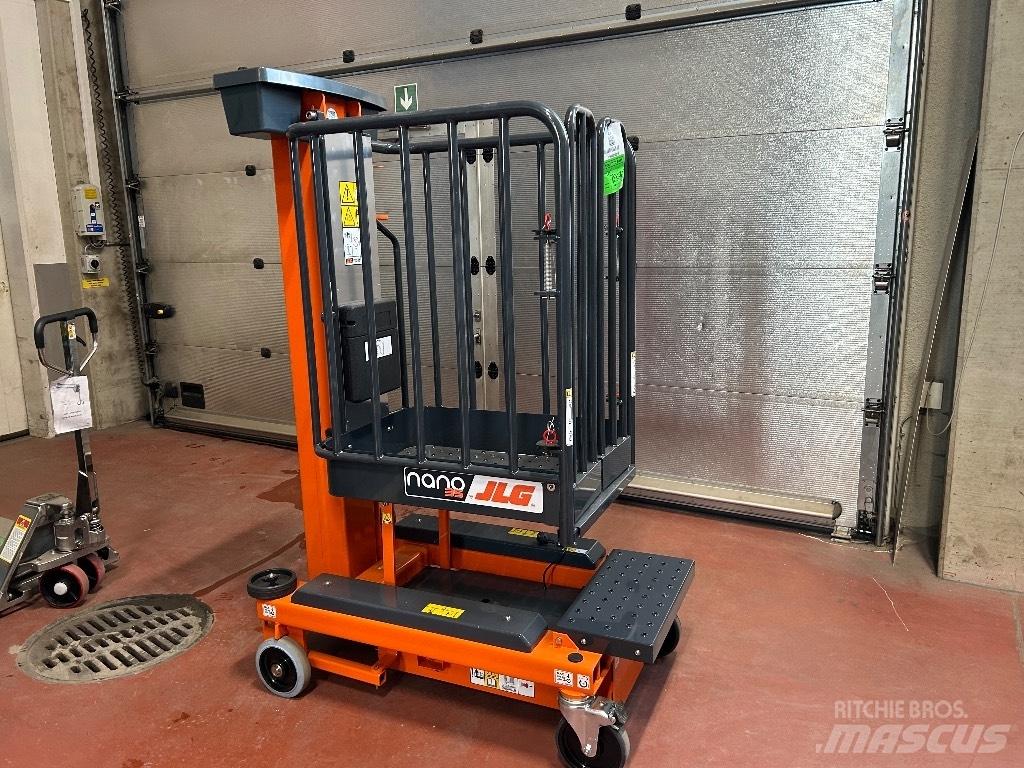 JLG Nano 35 Вертикальні щоглові підйомники