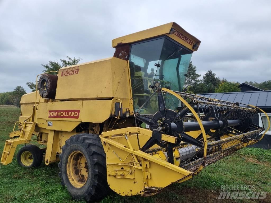 New Holland 8050 Зернозбиральні комбайни