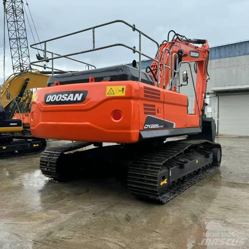 Doosan DX 225 LCA Гусеничні екскаватори