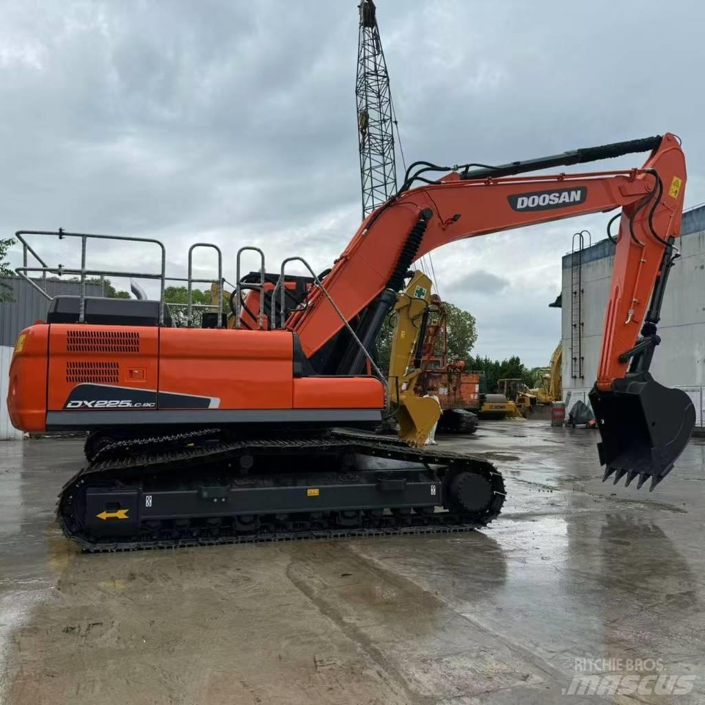 Doosan DX 225 LCA Гусеничні екскаватори