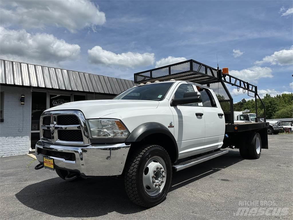 RAM 5500 Вантажівки-платформи/бокове розвантаження