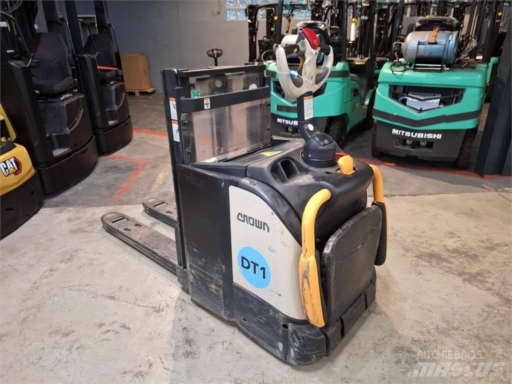 Crown DT3040 Самохідні електроштабелери