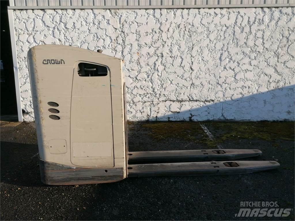 Crown RT4000 Самохідні електроштабелери