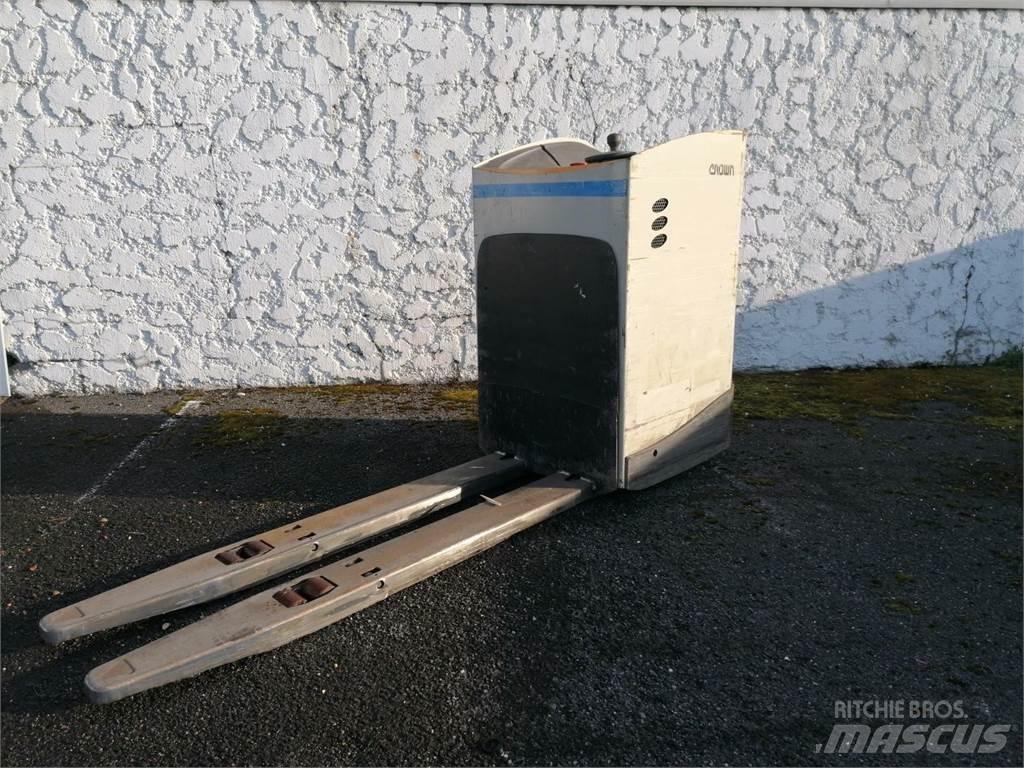 Crown RT4000 Самохідні електроштабелери