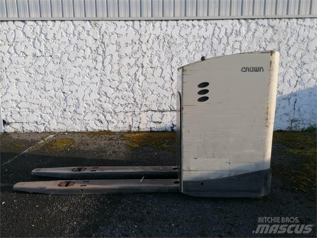 Crown RT4000 Самохідні електроштабелери