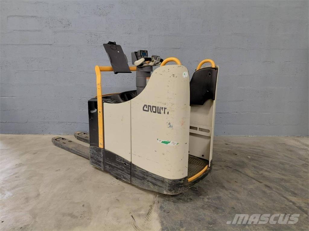 Crown WT3040 Самохідні електроштабелери