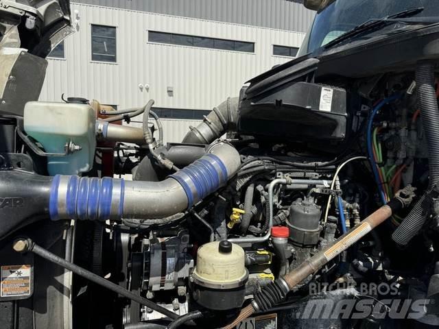Kenworth T880 Інше
