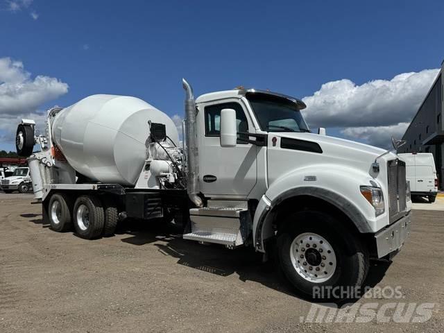 Kenworth T880 Інше