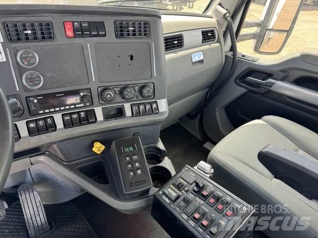 Kenworth T880 Інше