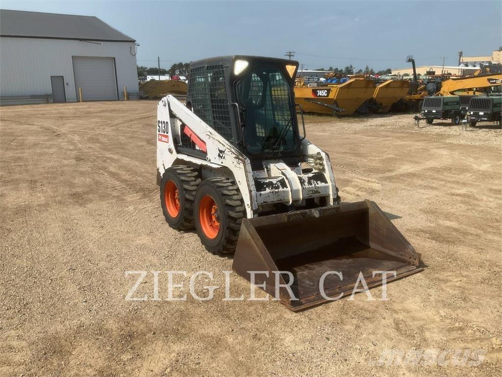 Bobcat S130 Міні-навантажувачі