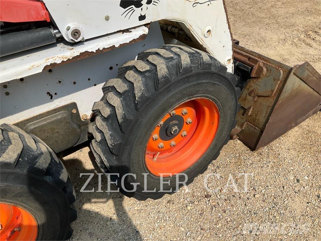 Bobcat S130 Міні-навантажувачі