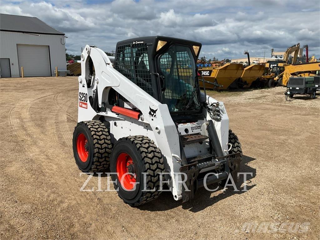 Bobcat S250 Міні-навантажувачі